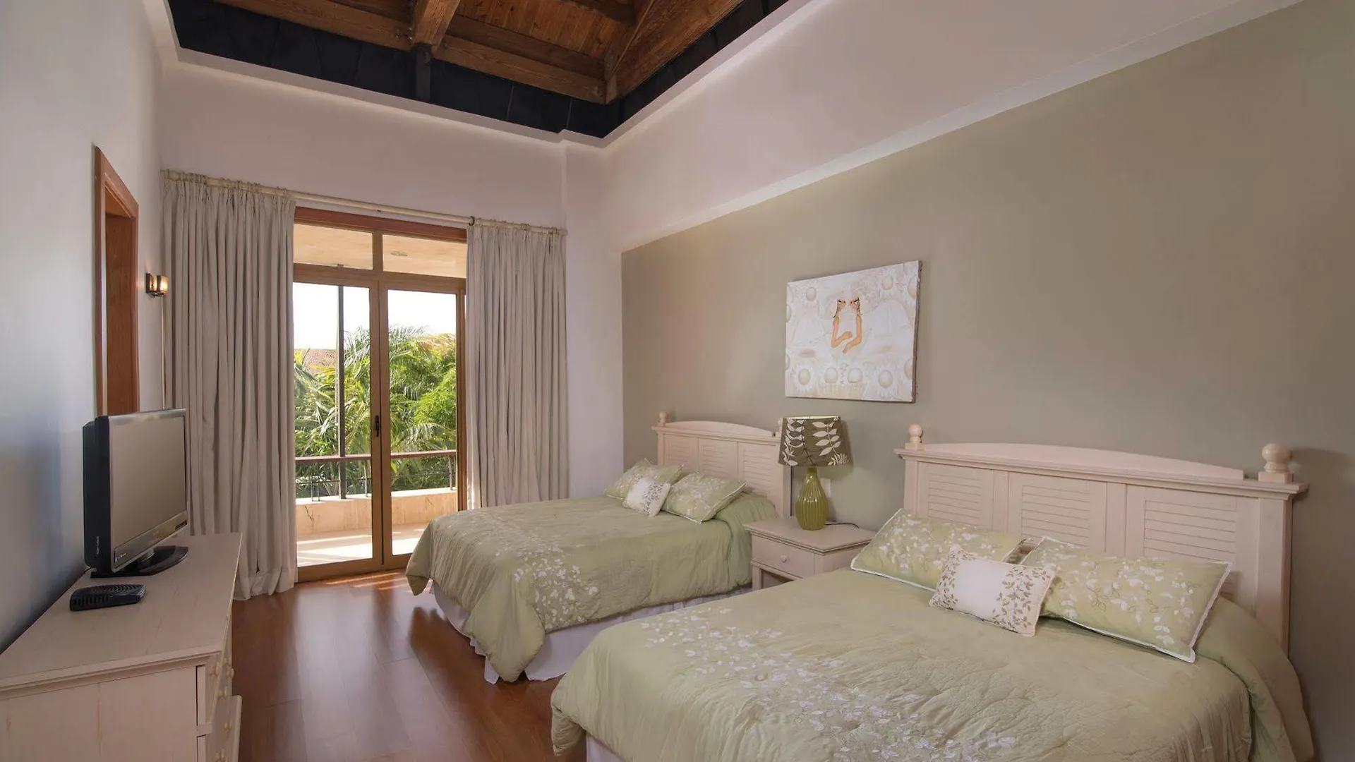 Aparthotel Los Altos Residences By Mint